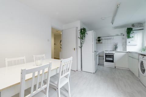 1 bedroom in a house share to rent, Crown Close