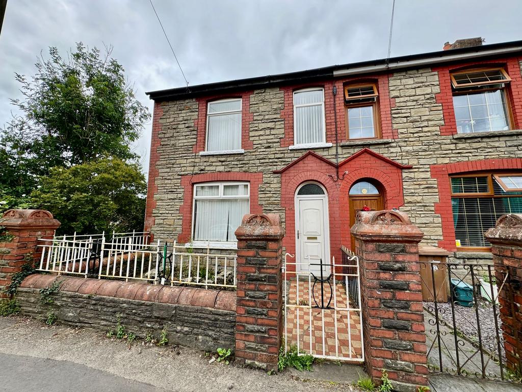 Newbridge Road, Pontllanfraith, NP12 3 bed end of terrace house for