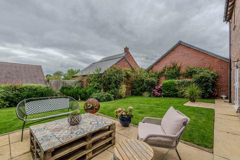 15 Colonel Drive, Rushwick, Worcester, WR2 5TW