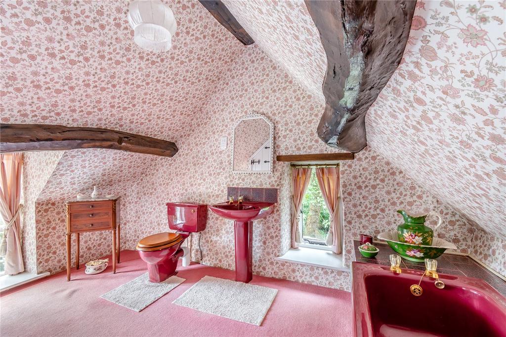 En-Suite Bathroom