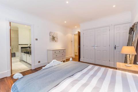 Flat 4, 8 Dover Street, London, W1S 4LF