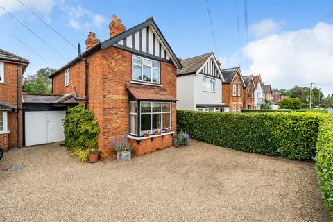 4 bedroom link detached house for sale, Staines Road, Surrey TW18