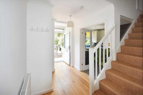 2 bedroom flat to rent, Gordon Court, Whitehall Park Road, Chiswick