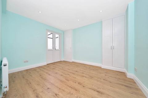 2 bedroom flat to rent, Talfourd Road, Camberwell, London, SE15