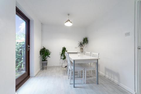 1 bedroom in a house share to rent, Crown Close