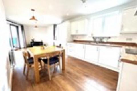 1 bedroom in a house share to rent, Minter Road, Barking IG11
