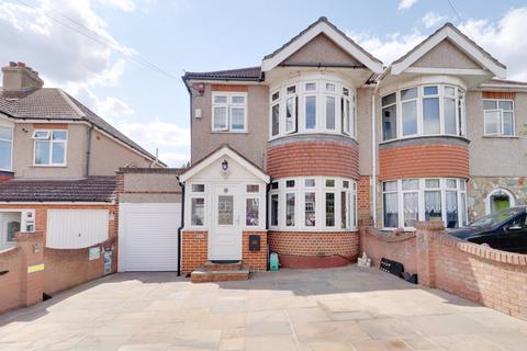 31 Blenheim Gardens, Aveley, South Ockendon, RM15 4EB