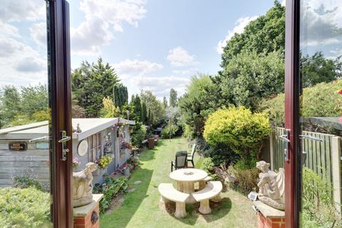 31 Blenheim Gardens, Aveley, South Ockendon, RM15 4EB