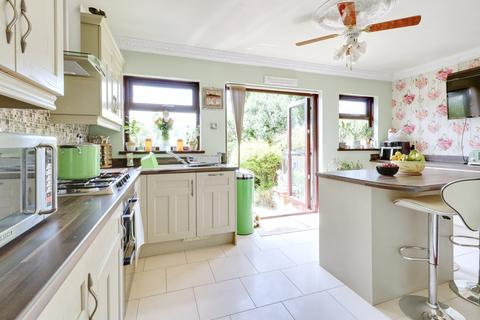 31 Blenheim Gardens, Aveley, South Ockendon, RM15 4EB