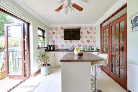 31 Blenheim Gardens, Aveley, South Ockendon, RM15 4EB