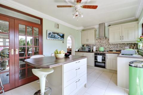31 Blenheim Gardens, Aveley, South Ockendon, RM15 4EB