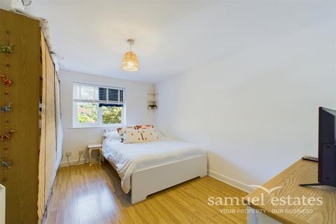 1 bedroom flat to rent, Donald Woods Gardens, Surbiton, KT5