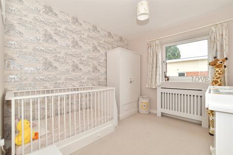 2 bedroom flat for sale, Thornton Close, Leatherhead, Surrey