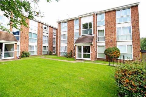 2 bedroom flat to rent, Thornbury Road ,  Isleworth, TW7