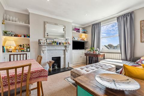 2 bedroom flat for sale, Allfarthing Lane, London, SW18