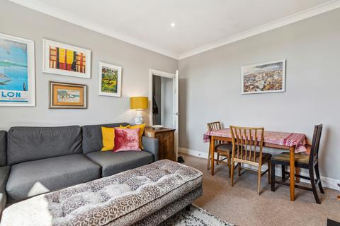 2 bedroom flat for sale, Allfarthing Lane, London, SW18