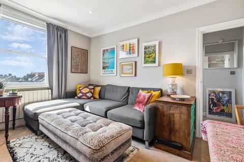 2 bedroom flat for sale, Allfarthing Lane, London, SW18