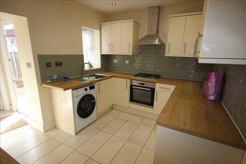 2 bedroom end of terrace house to rent, King Edwards Road, Barking, Essex