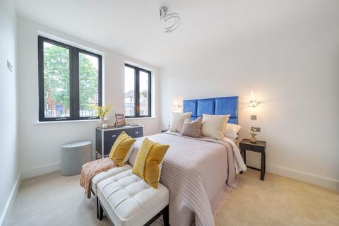 2 bedroom flat to rent, Rosemont Road, London, W3