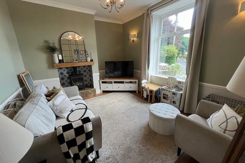 3 bedroom end of terrace house for sale, Crossfield, Holywell Green HX4