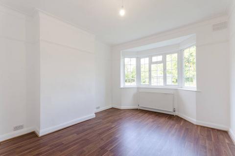 Ditton Lawn, Thames Ditton, KT7