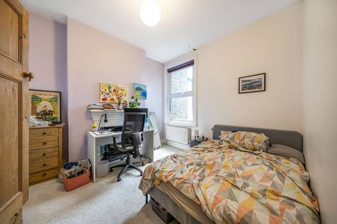 3 bedroom maisonette to rent, Sternhold Avenue, Telford Park, London, SW2