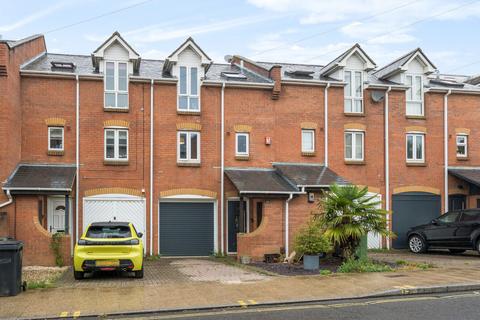 3 bedroom terraced house for sale, Station Road, Netley Abbey, Hampshire, SO31