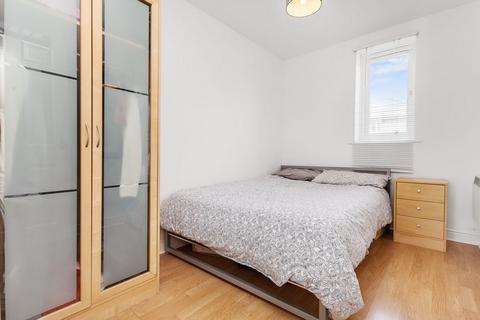 2 bedroom apartment to rent, Ferguson Close, London, E14