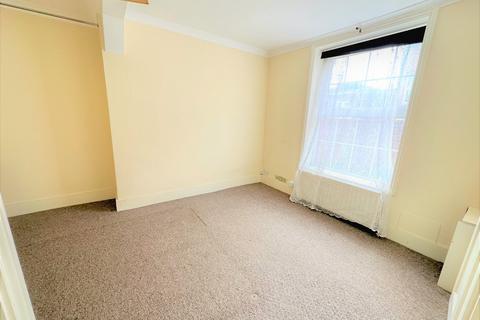 2 bedroom terraced house to rent, Portland Place, Hastings, TN34