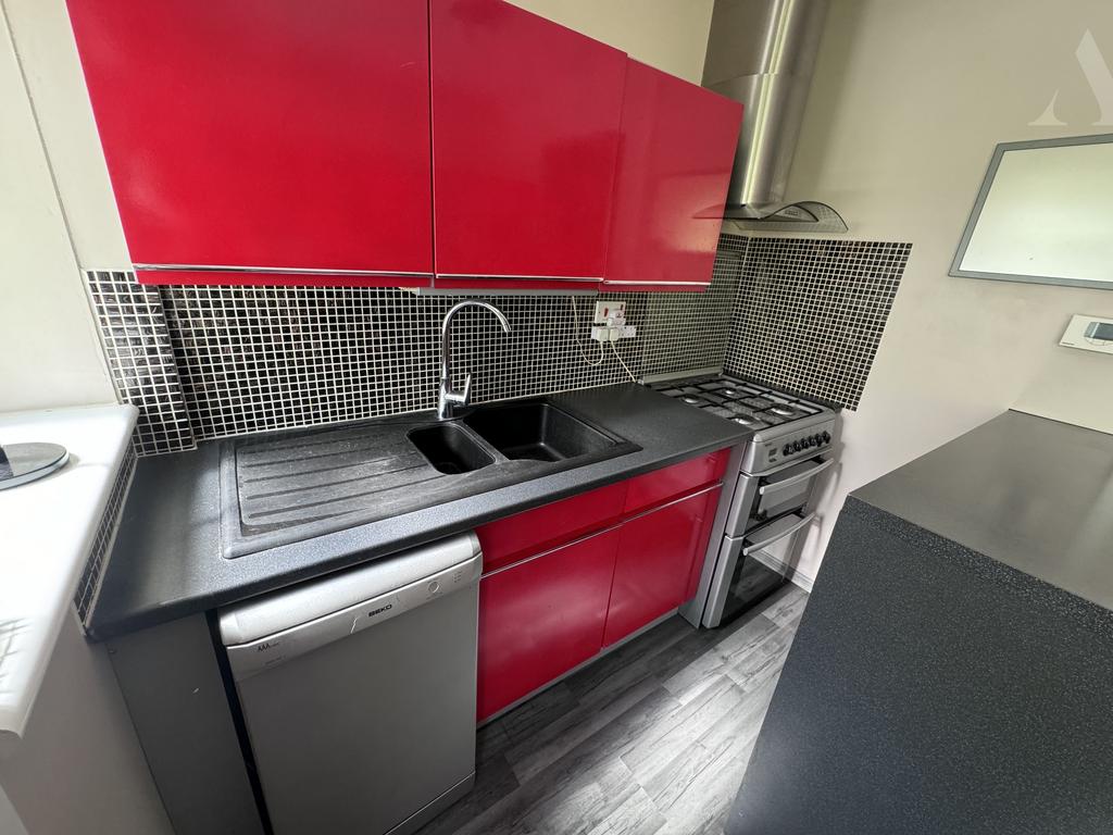 27 plowden Road kitchen 2