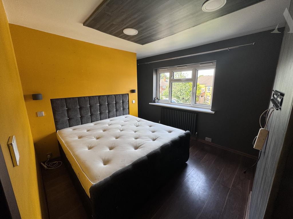 27 plowden Road bedroom 1