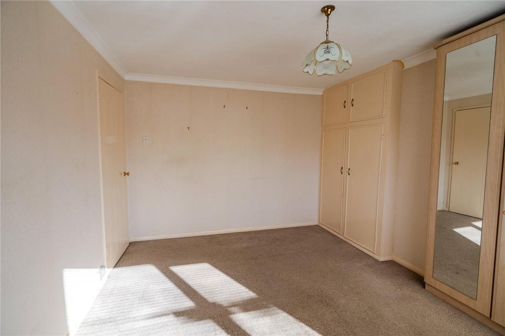 Bedroom 1 (2)