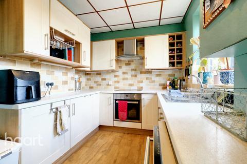 3 bedroom terraced house for sale, Thornleigh Mount, Leeds