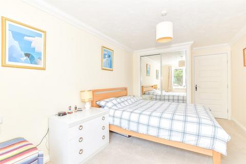 2 bedroom flat for sale, London Road, Waterlooville, Hampshire