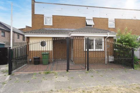 4 bedroom end of terrace house for sale, Myrtle Road, Romford