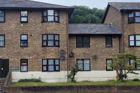 2 bedroom flat to rent, Folkestone Road, Dover, CT17