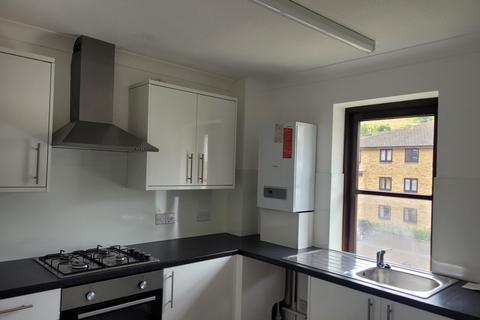 2 bedroom flat to rent, Folkestone Road, Dover, CT17