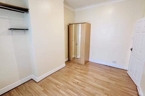 2 bedroom flat to rent, Stanley Road, Harrow HA2