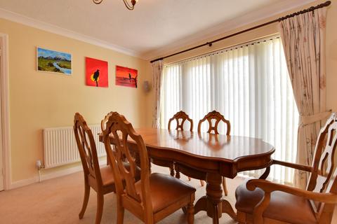 12 Blackwater Close, Heybridge Basin, Maldon, CM9 4SB