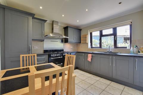 12 Blackwater Close, Heybridge Basin, Maldon, CM9 4SB