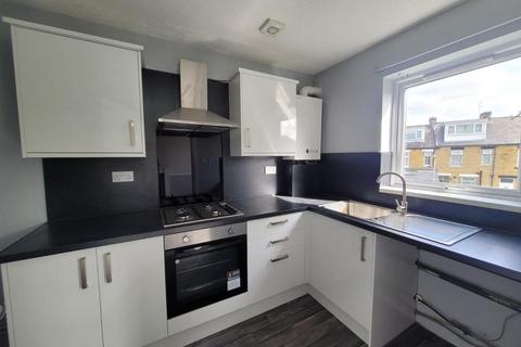 2 bedroom flat for sale, Montague street, BD5 9BT