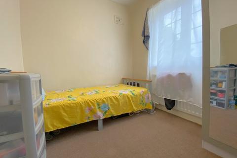 2 bedroom maisonette to rent, Woodcock Hill, Kenton HA3