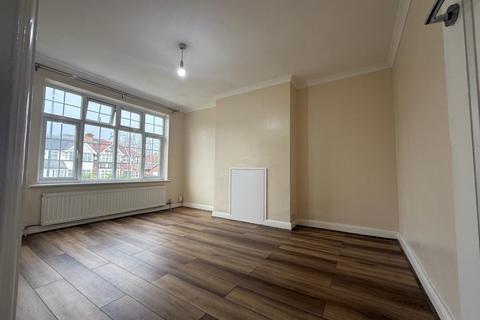 2 bedroom maisonette to rent, Woodcock Hill, Kenton HA3