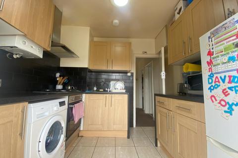 2 bedroom maisonette to rent, Woodcock Hill, Kenton HA3
