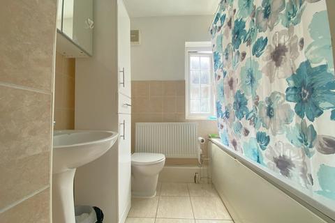 2 bedroom maisonette to rent, Woodcock Hill, Kenton HA3