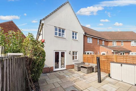 3 bedroom end of terrace house for sale, Bright Road, Dunmow, Essex