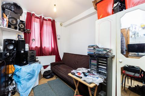 3 bedroom flat for sale, Boone Street, London SE13