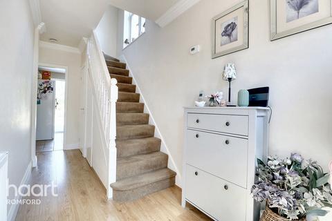 35 Beauly Way, Rise Park, Romford, RM1 4XH