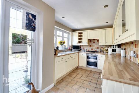 35 Beauly Way, Rise Park, Romford, RM1 4XH