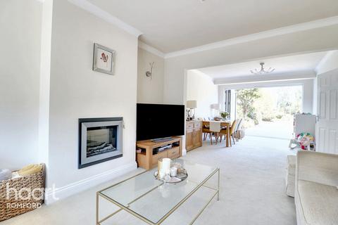 35 Beauly Way, Rise Park, Romford, RM1 4XH
